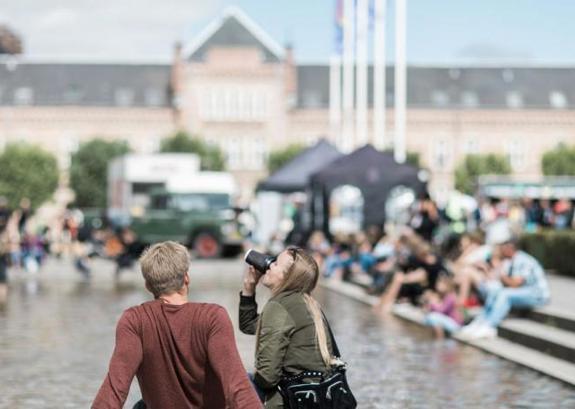Marked-i-Parken-Aarhus-foran-Musikhuset.jpg
