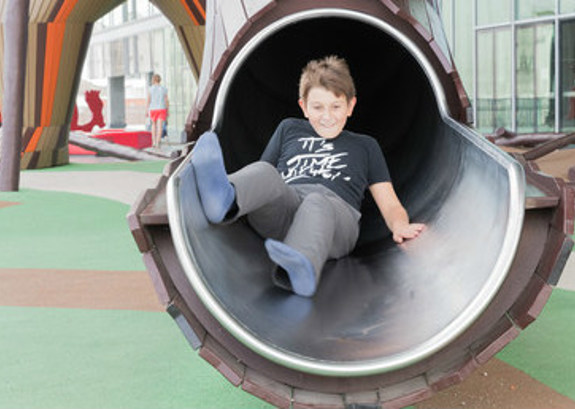 boy-playing-in-aarhus